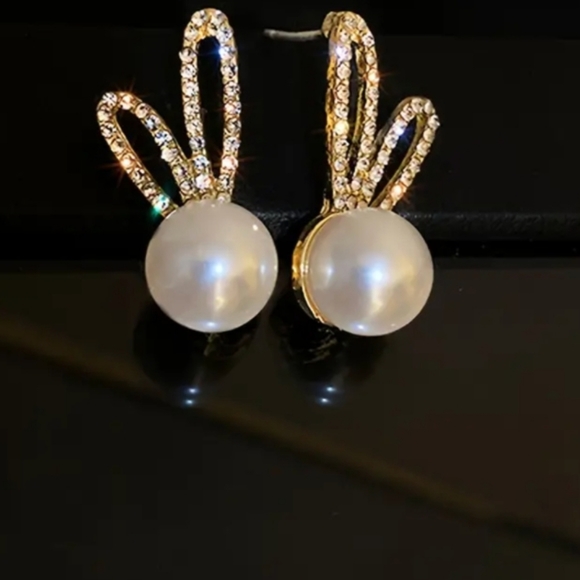 Golden rabbit stud earrings - Picture 3 of 5